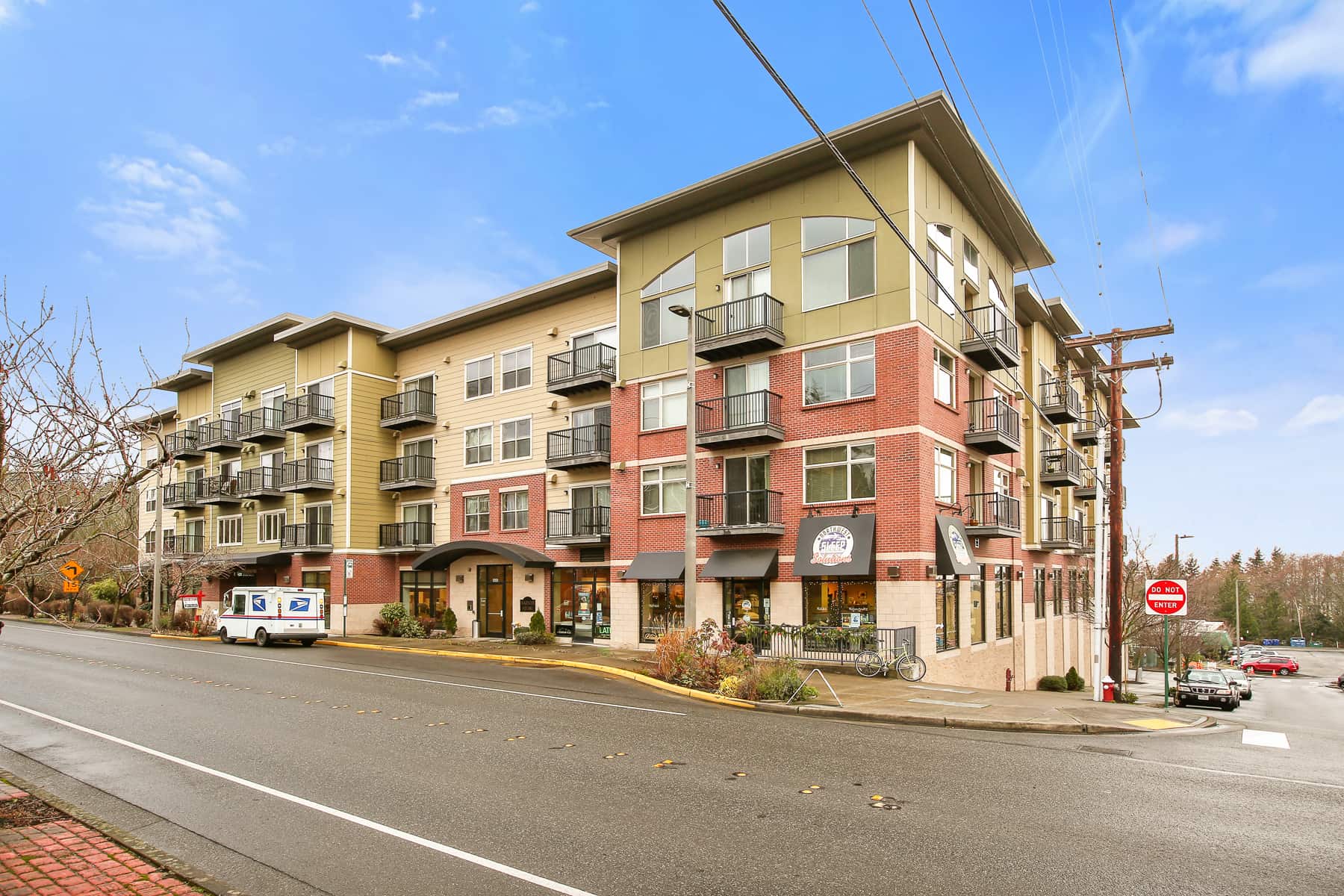 McKenzie Square Apartments